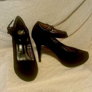 Penny Loves Kenny , pumps  worn twice.